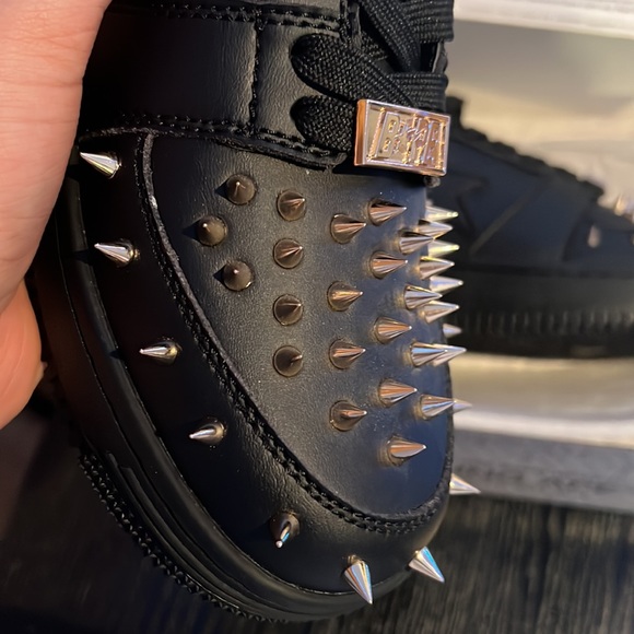 studded bapestas